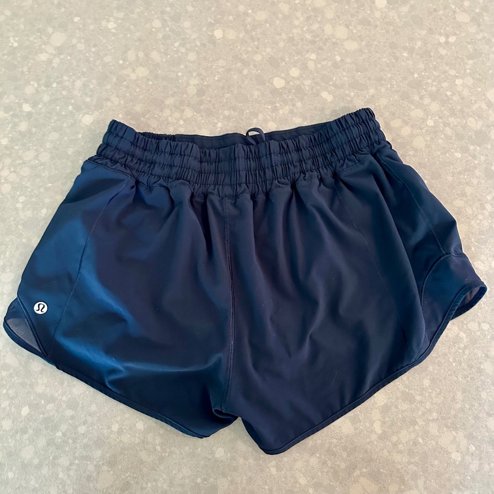 Lululemon Hotty Hot Low-Rise Lined Short 2.5" - Size 8 - Navy